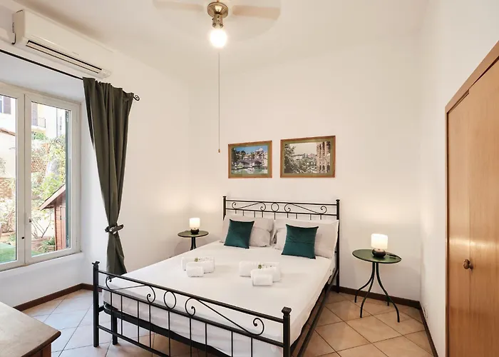 Colosseum 3 Rooms & 4 Bathrooms With Garden
