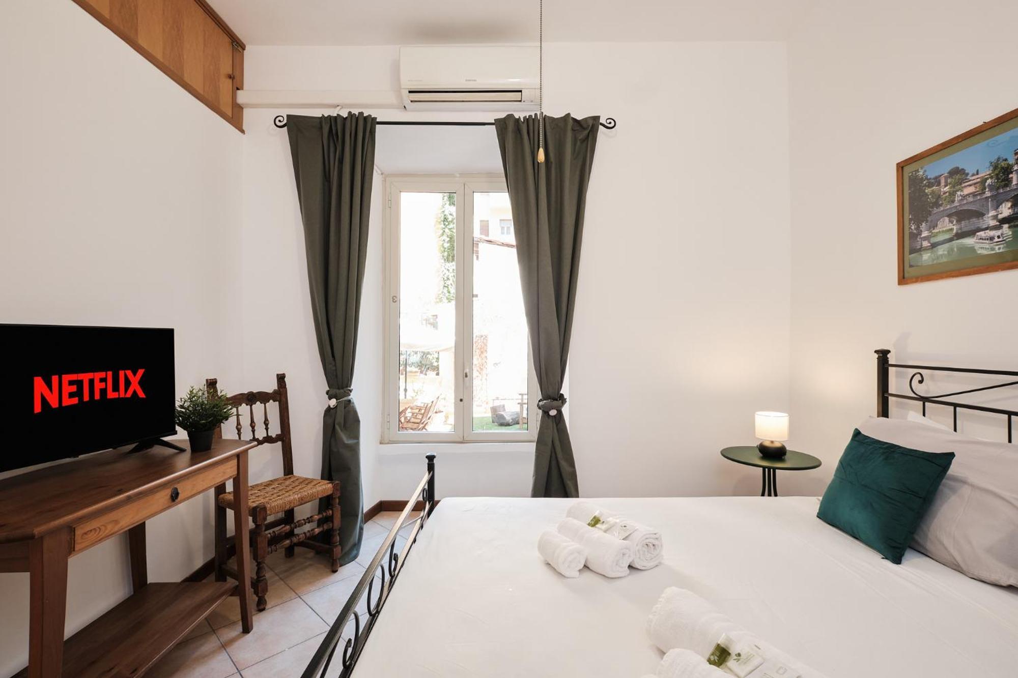Colosseum 3 & 4 Bathrooms With Garden Roma