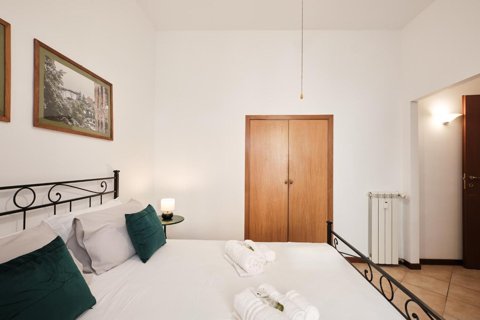 Colosseum 3 & 4 Bathrooms With Garden Roma